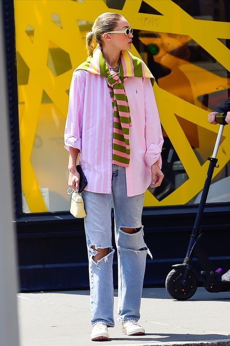 Gigi Hadid Street Style 2024, Gigi Hadid Street Style 2023, Gigi Hadid Style Casual, Gigi Hadid 2024, Gigi Hadid Outfits Street Styles, Gigi Hadid Style Outfits, Gigi Hadid Casual, Gigi Hadid Fashion, Gigi Hadid Street Style