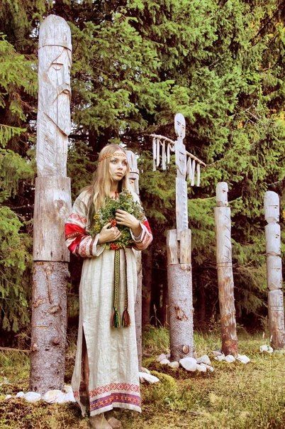 Nordic Clothing, European Tribes, Slavic Paganism, Slavic Mythology, Slavic Folklore, Viking Culture, Artistic Pictures, Folk Dresses, Witch Aesthetic