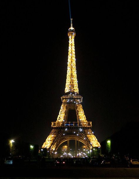 Eiffel Tower at Night Paris Itinerary 3 Days, 5 Days In London, 3 Days In Paris, Dublin Ireland Travel, Eiffel Tower At Night, Paris Itinerary, Montmartre Paris, Paris At Night, Perfect Itinerary