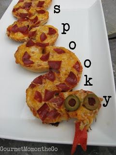 snake pizza Snake Party Ideas, World Snake Day, Snake Birthday Party, Reptile Birthday Party, Snake Birthday, Snake Party, Creative Pizza, Reptile Party, Snake Reptile