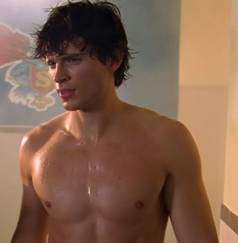 Tom Welling Clark Kent Tom Welling, Tom Welling Physique, Tom Welling 2000s, Tom Welling Shirtless, Young Tom Welling, Book Guys, Crush Cake, Tom Welling Smallville, Tom Clark