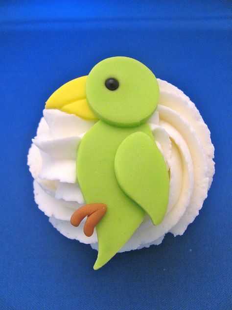 Parrot Parrot Cupcakes, Parrot Cakes, Zoo Animal Cupcakes, Pirate Cupcakes, Jungle Vbs, Pirate Cupcake, Birds Cake, Pet Parrot, Gymnastics Party