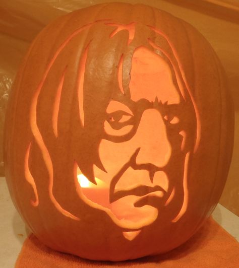 Snape Pumpkin Light by johwee Harry Potter Pumpkin Ideas, Harry Potter Pumpkin Carving, Halloween Pumpkins Carvings Designs, Halloween Harry Potter, Harry Potter Pumpkin, Cute Pumpkin Carving, Pumkin Carving, Halloween Pumpkin Carving Stencils, Creative Pumpkin Carving