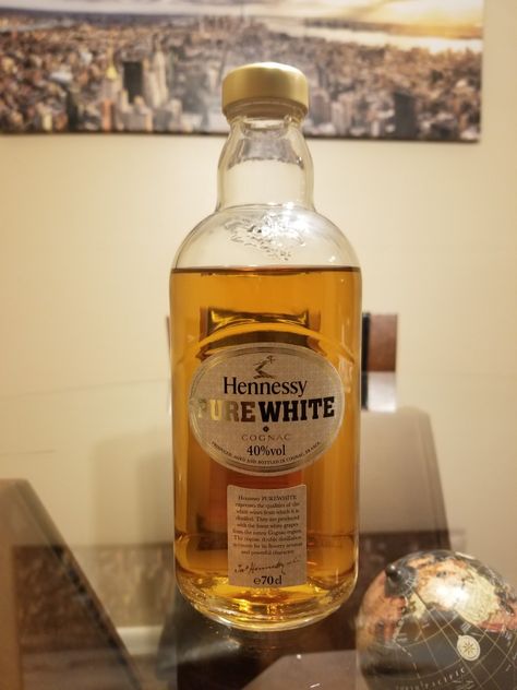 Hennessy Pure White. Hennessy Pure White, White Hennessy, Diy Balloon Decorations, Diy Balloon, Balloon Diy, Pure White, Balloon Decorations, Whiskey Bottle, Cognac