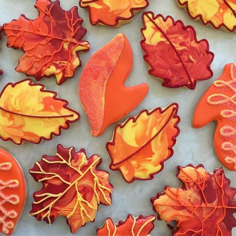 Fall Decorated Cookies, Leave Cookies, Leaf Cutout, Leaf Cookies, Cookie Bouquet, Thanksgiving Cookies, Thanksgiving Treats, Sugar Cookie Designs, Cutout Sugar Cookies