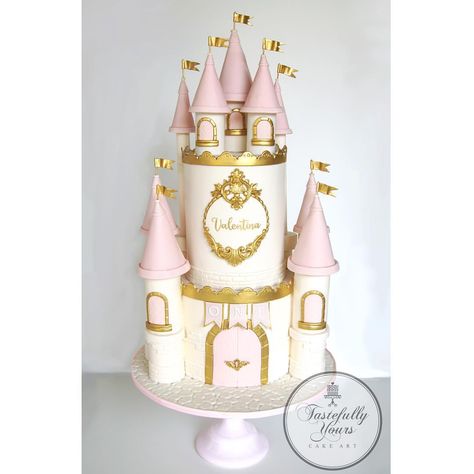 Fairy Castle Cake, Disney Princess Theme Birthday Party, Fairytale Baby Shower, Castle Birthday Cakes, Cake Lettering, Princess Birthday Party Decorations, 1st Birthday Girl Decorations, Princess Theme Birthday, Princess Theme Birthday Party