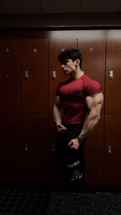 Gym Videos Boys, Gym Guys Physique, Gym Fits Men, Gym Men Motivation, Gym Boys, Biker Guys, Aesthetics Bodybuilding, Perfect Physique, Gym Boy