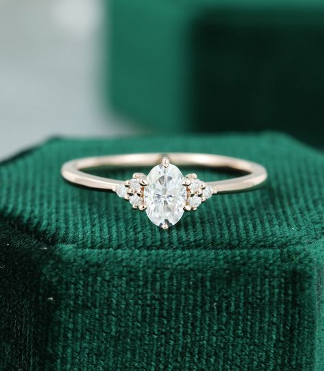 Yellow Gold Moissanite Engagement Ring, Moissanite Engagement Ring Vintage, Moissanite Engagement Ring Rose Gold, Prong Engagement Rings, Vintage Engagement Rings Sapphire, White Sapphire Engagement Ring, Ring Rosegold, Vintage Engagement Rings Unique, Engagement Ring For Her