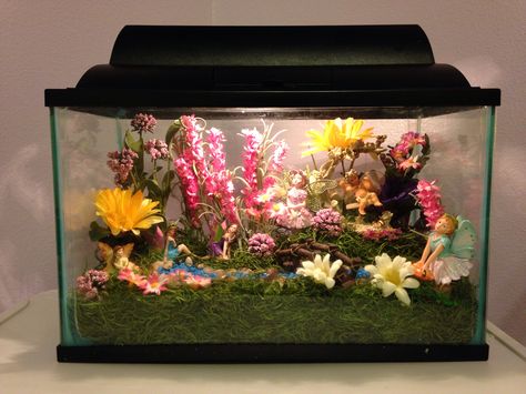 Fairy garden fish tank. Made as a night light for my nieces  Bedroom Aquarium Fairy Garden, Fish Tank Fairy Garden, Crystal Terrarium Diy, Fish Tank Garden, Hobbit Garden, Kids Fairy Garden, Fairy Garden Pots, Indoor Fairy Gardens, Diy Fish Tank