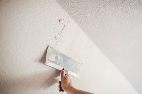 Prepping a Textured Wall for Wallpaper - Chris Loves Julia Wallpaper Textured Walls, How To Apply Wallpaper, Orange Peel Walls, Hanging Wallpaper, Kitchen 2020, Ceiling Texture, Wallpaper Textured, Wallpaper Ceiling, Popcorn Ceiling