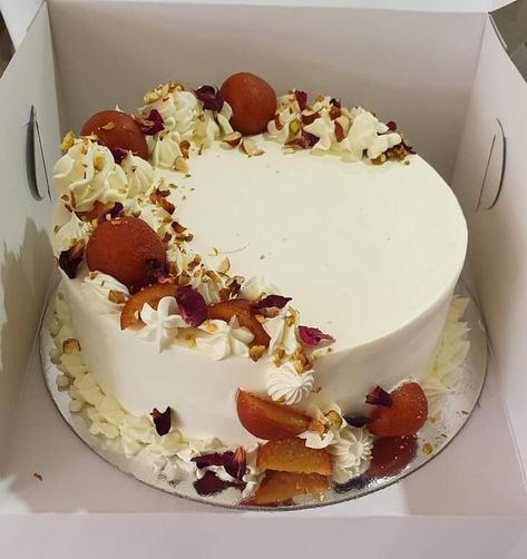 Gulab Jamun Cake Design, Flavoured Cakes, Gulab Jamun Cake, Brownies Ideas, Rasmalai Cake, Fruit Cake Design, Cake Design For Men, Cake Cafe, Chocolate Dishes