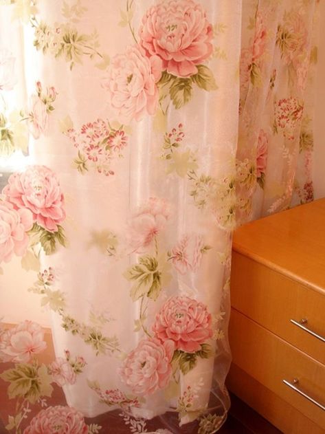 Chic Curtains, Pink Rugs, Grandma Chic, Floral Furniture, Decoration Shabby, Blinds Curtains, Shabby Chic Curtains, Drop Cloth Curtains, Elegant Country