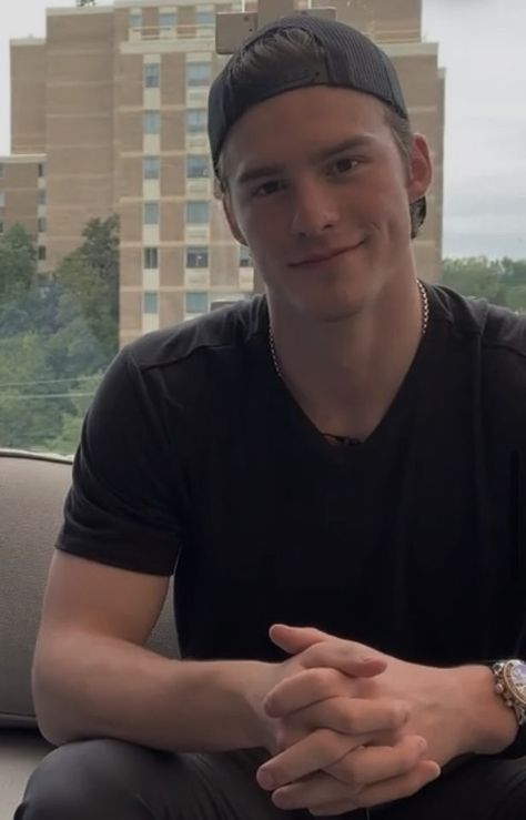 Andre Svechnikov, Jennie Beckett, Becka Mack, Andrei Svechnikov, Hockey Guys, Hockey Men, Hot Hockey Players, College Guys, Playing For Keeps