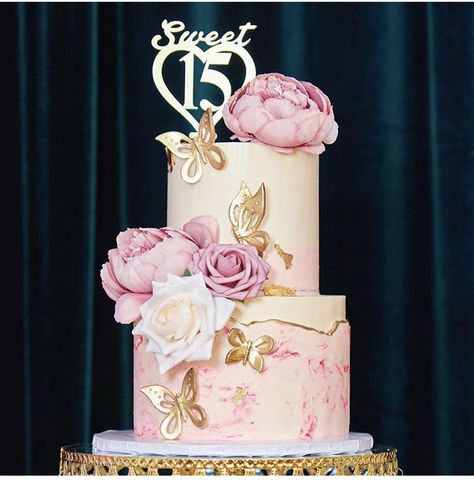 Butterfly 15 Cake, Rose Gold Cake With Butterflies, Sweet 16 Birthday Cakes Pink, Pink And Gold Butterfly Cake, Pastel De Quinceanera Ideas, Rose Gold Cake Birthday, 15 Cakes Quinceanera, Quinceañera Cake Ideas, Quince Cakes Quinceanera