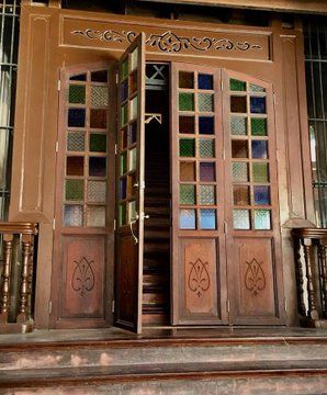 BrujaTortillasDeliciosas on X: "A typicalbahay na bato, the building's first floor feature machucha tiles while the second level had polished hard wood. The sliding windows were ensconced with capiz shells and colored glass to admit light, with smaller ventanillas above and below to promote ventilation. https://t.co/jHB7WxSRr9" / X Capiz Window, Filipino Interior Design, Dutch Door, Capiz Shell, Sliding Windows, Scenic Design, Hard Wood, Window Design, Door Design