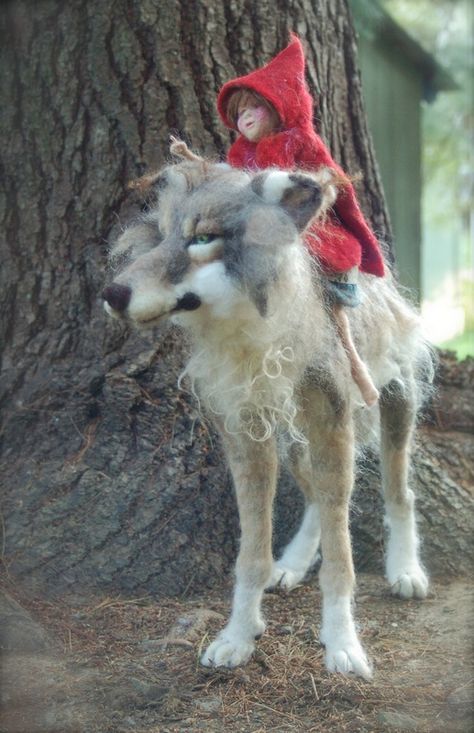 Needle Felted Dolls People, Needle Felting Patterns Free, Felted Wolf, Needle Felted Dolls, Wool Felting Animals, Tovad Ull, Big Wolf, Hantverk Diy, Needle Felting Supplies