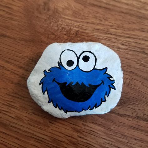 Cookie Monster face rock I painted free hand Cookie Monster Rock Painting, Funny Rocks, Stones Painting, Animal Face Paintings, Monster Rocks, Happy Stone, Painted Seashells, Painted Garden Rocks, Painting Stones