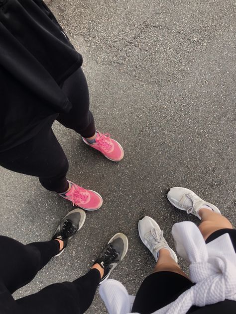 Running With Friends Aesthetic, Morning Runs Aesthetic, Gym Friends Aesthetic, Morning Run Instagram Story, Morning Jogging Aesthetic, Runner Aesthetic Girl, Morning Run Aesthetic, Movement Motivation, Running Pictures