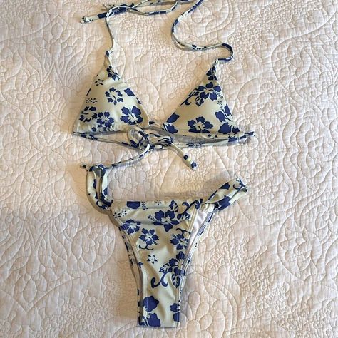 Super Cute And Comfy Brand New Size Small Summer Bikinis Blue, Flower Swimsuits, Hawaii Bikinis, Flower Swimsuit, Swimsuit Inspo, Swimsuits Outfits, Summer Swimwear, Cute Bathing Suits, Summer Bikinis