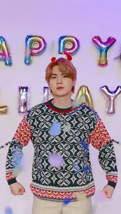 Yoongi Christmas, Bts Christmas, New Year Message, Xmas Wallpaper, Suga Yoongi, Min Yoongi Bts, I Love Bts, Min Suga, Bts Yoongi