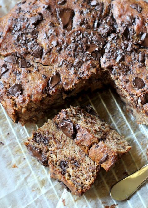 Paleo Chocolate Chunk Banana Bread  #Bakerita Chocolate Chunk Banana Bread, Paleo Breakfasts, Thyroid Recipes, Paleo Banana Bread, Delicious Paleo Recipes, Dessert Sans Gluten, Paleo Foods, Paleo Recipes Breakfast, Mom Body