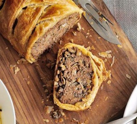 Minced beef Wellington Beef Wellington Recipe, Steak Dishes, Minced Beef, Cabbage And Bacon, Ham Soup, Beef Wellington, Smoked Ham, Sunday Lunch, God Mat