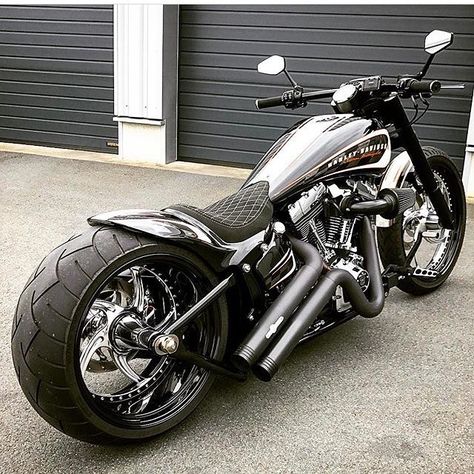 Custom Harley Davidson - 24/7 on Instagram: “👍🏻👍🏻👍🏻 or 👎🏻👎🏻👎🏻 ? • ➡️ TAG the owner ⬅️ • You own a really special & highly customized Harley Davidson the world needs to see? TAG us 👉🏻…” Motocykle Harley Davidson, Harley Davidson Breakout Custom, Brand Rings, Sepeda Retro, Xe Ducati, Мотоциклы Harley Davidson, Custom Motorcycles Harley, Harley Davidson Baggers, Custom Street Bikes