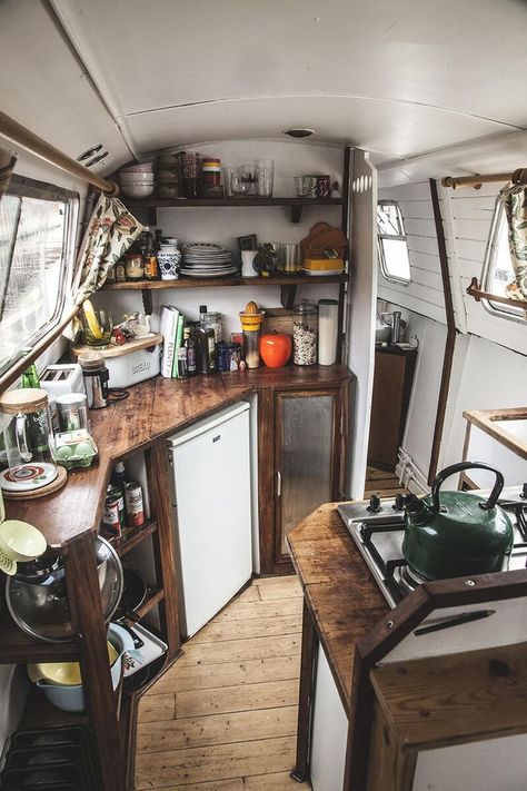 Houseboat Interior Design, Narrow Boat Interior Ideas, Canal Boat Interior, Campervan Kitchen, Narrowboat Interiors, Boat Interior Design, Boat House Interior, Houseboat Living, Narrow Boats