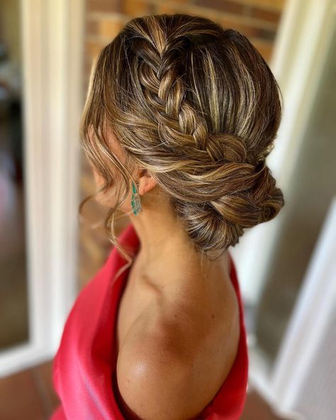 9 peinados con trenzas perfectos para ir de boda French Braid Short Hair, Balayage Long Hair, Bridemaids Hairstyles, Beauty Content, Guest Hair, Natural Wavy Hair, Wedding Guest Hairstyles, Hair Color Purple, Wedding Hair Inspiration