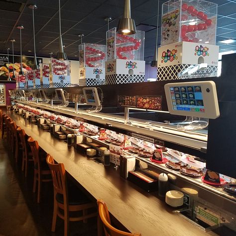 Conveyor belt sushi bars have come and gone in Atlanta, but Kula Revolving Sushi Bar, which opened on Friday in Doraville, is the newest. Conveyer Belt Sushi, Conveyor Belt Restaurant, Sushi Belt, Sushi Conveyor Belt, Revolving Sushi Bar, Sushi Bar Design, Sushi Machine, Revolving Sushi, Las Vegas Poster