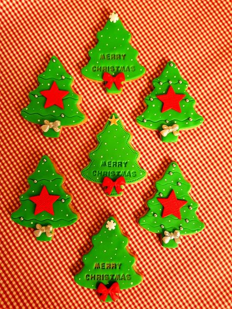 Christmas Fondant Cookies Ideas, Christmas Cookies With Fondant, Fondant Cookies Christmas, Fondant Christmas Cookies, Christmas Fondant Cookies, Christmas Cookies For Kids, Xmas Food Gifts, Christmas Cookies Kids, Christmas Popcorn