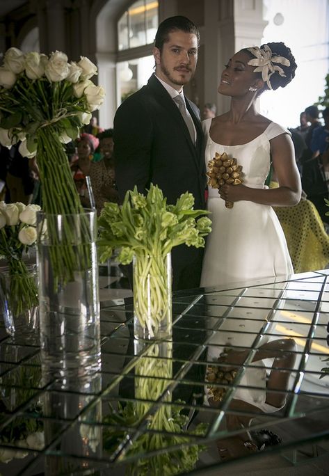 Erika Januza e Caio Paduan comemoram casamento de Bruno e Raquel em 'O Outro Lado do Paraíso' | O Outro Lado do Paraíso | Gshow Interacial Wedding, Black Femininity Aesthetic, Femininity Aesthetic, Black Brides, Interracial Marriage, Ginger Hair Color, Marriage Party, Interracial Love, Black Bride