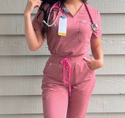 Pink Scrubs Aesthetic, Scrub Fashion, Nursing School Graduation Pictures, Nursing School Supplies, Nurse Ideas, Doctor Aesthetic, Nursing School Inspiration, Nurse Quotes Inspirational, Aesthetic Nurse