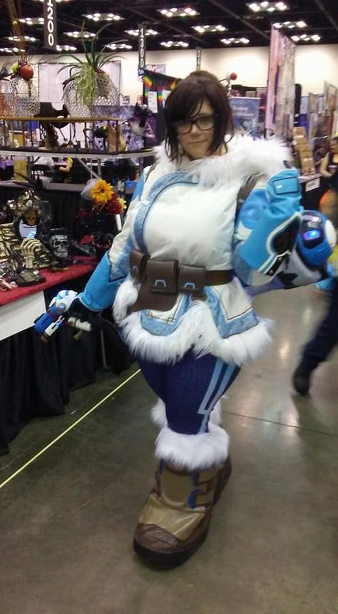 #mei #cosplaygirl #overwatch #meicosplay #overwatchcosplay Mei Cosplay Overwatch, Chubby Halloween Costumes, Mei Ow, Mei Cosplay, Mei Overwatch, Overwatch Mei, Overwatch Cosplay, Plus Size Cosplay, Amazing Cosplay