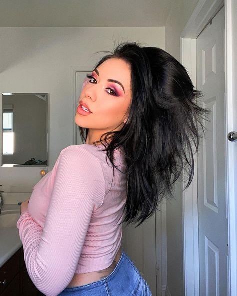 Salice Rose on Instagram: “Valentines Day is such a cute day to me! 🥺🎀 So I decided to create a fun look using @boxycharm for my FULL FACE!💞 (pigment is AMAZING)…” Salice Rose, Attractive People, Full Face, I Decided, To Create, Mirror Selfie, Valentines, Long Hair Styles, Hair Styles