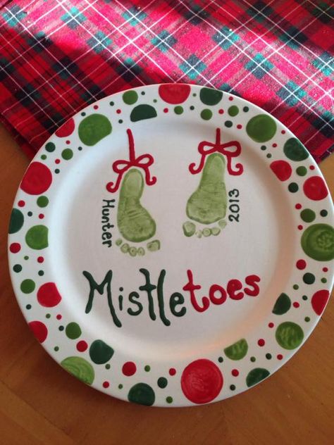 Christmas Mistletoes Baby Footprint Keepsake Plate Footprint Plate, Christmas Fundraiser, Baby Footprint Keepsake, Baby Christmas Crafts, Footprint Keepsake, Baby Art Projects, Footprint Crafts, Baby Footprint, Preschool Christmas