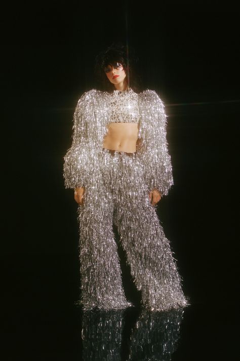 Disco Jungle, Mens Poses, Beyonce Concert, Disco Queen, Embellished Crop Top, Spring 2023 Ready To Wear, Character Clothing, Disco Fashion, Look Festival