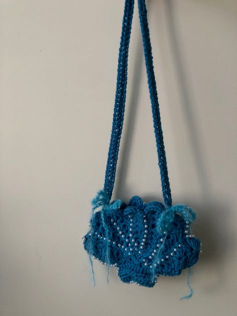 Crochet Ideas Small Yarn, Crochet Blue Projects, Crochet Jellyfish Bag, Ocean Crochet Ideas, Crochet Sea Bag, Crochet Shell Bag, Blue Crochet Ideas, Crochet Ocean, Crochet Pouches