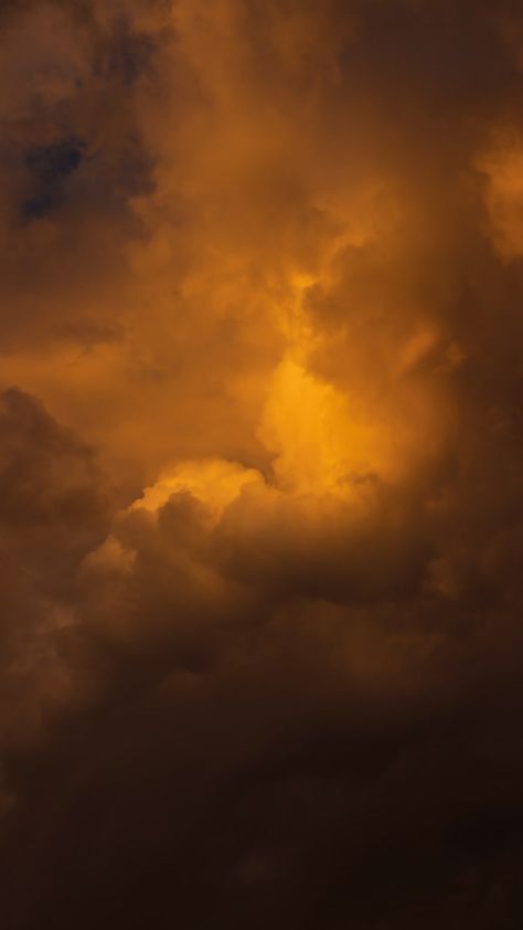 Sky Iphone Wallpaper, Golden Clouds, Lightning Art, Sky Iphone, Decent Wallpapers, Oneplus Wallpapers, Watercolour Texture Background, Iphone Wallpaper Sky, Sky Photo