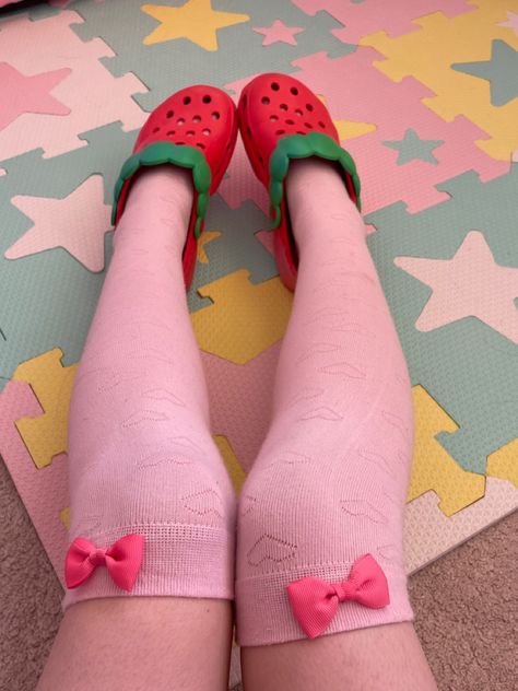 Strawberry Crocs, Bear Sanrio, My Melody Strawberry, Strawberry Hello Kitty, My Melody Cute, Mother Garden, Lady Kitty, Kawaii Outfit, Bedroom Redesign