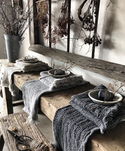 Wabi Sabi Interior, Linen Bath Towels, Boutique Interior, Bed Linens Luxury, Linen Towels, Luxury Linen, Interior Design Tips, Pure Linen, 인테리어 디자인