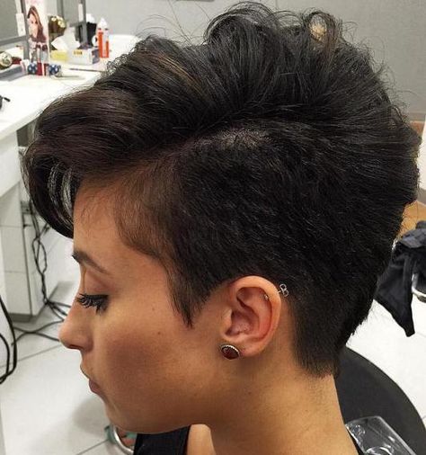 brunette asymmetrical pixie with long side bangs Long Asymmetrical Pixie, Pixie-cut Lang, Asymmetrical Pixie Haircut, Shaved Pixie Cut, Shaved Pixie, Asymmetrical Pixie Cuts, Pixie Cut With Bangs, Asymmetrical Pixie, Asymmetrical Hairstyles