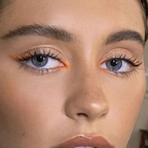 Blue Eyes Orange Makeup, Simple Colourful Makeup, Summer Concert Makeup, Simple Festival Makeup, Maquillage On Fleek, Concert Makeup, Aesthetic Orange, Orange Makeup, Swag Makeup