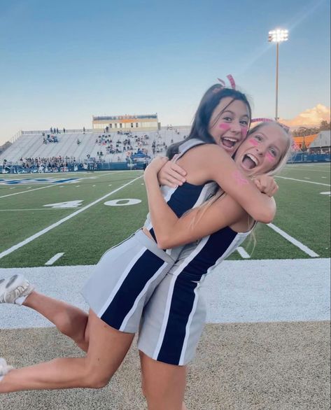 Cheer Pics With Boyfriend, Highschool Cheerleader Aesthetic, Friday Night Lights Cheerleaders, Fnl Picture Ideas Cheer, Football Makeup Highschool, Cute Cheer Pictures With Friends, Cheer Buddy Pictures, Preppy Bestie Pics, Sports Picture Poses