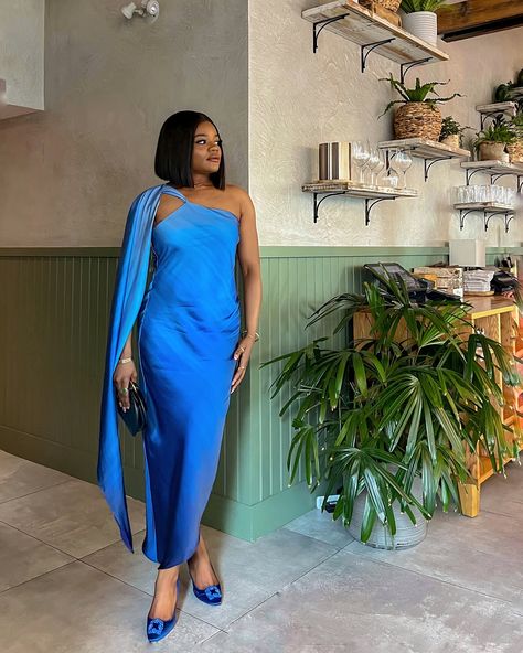 Something blue. 💙 It's officially dress season and I’m loving it! Are you a fan of silk dresses? Silk Dresses, Something Blue, A Fan, Cute Casual Outfits, African Print, Silk Dress, Maxi Skirt, Casual Outfits, Fan