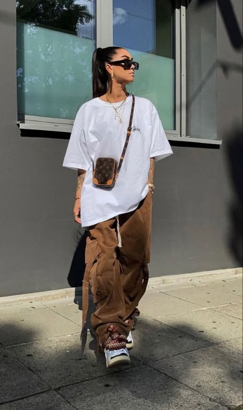 Oversized Edgy Outfit, Baggy Clothes Outfit Baddie, Wide Leg Pants Outfit Streetwear, Cargos Street Style, Drippy Womens Outfits, Kehlani Street Style, Coordinating Festival Outfits, Minimalist Earthy Fashion, Big White T Shirt Outfits