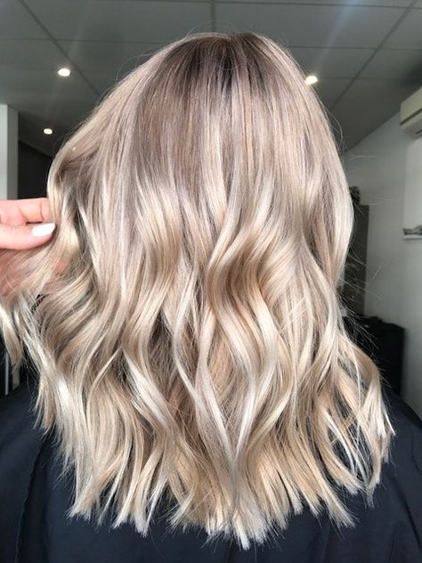 Bob Ombre, Champagne Blonde Hair, Champagne Hair, Fall Hair Color Trends, Bronde Hair, Guy Tang, Champagne Blonde, Balayage Hair Dark, Brunette Balayage Hair