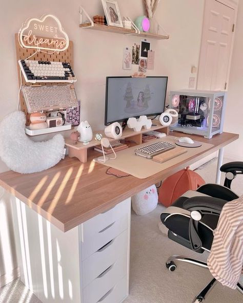 Cozy Desk, Study Desk Decor, Office Decor Home, Gamer Room Decor, Desk Inspiration, Office Room Decor, Home Office Ideas, Study Room Decor, Pinterest Room Decor