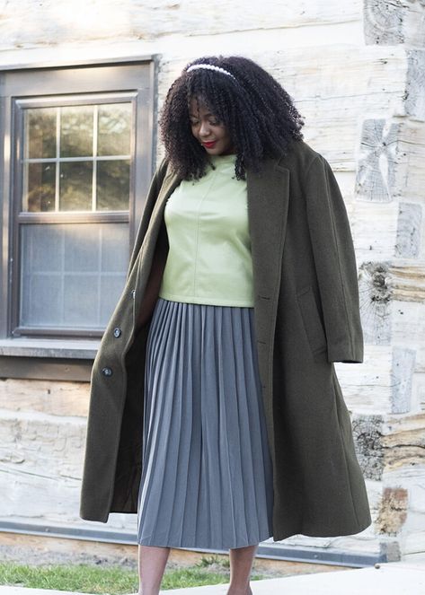 How to wear a pleated skirt with a tummy is such a popular question in the plus-size community so you've asked, I am answering in today's Plus Size Pleated Skirt Outfits, Pleated Dresses Outfit, How To Wear A Pleated Skirt, Pleated Skirt Outfits, Pleated Skirt Plus Size, Chic Work Outfit, Pleated Skirt Outfit, Skirt Outfits Fall, Plus Size Fall Outfit