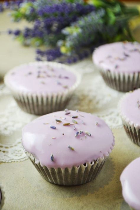 Lavender Cupcakes, Dessert Original, Lavender Recipes, Flourless Chocolate, Gluten Free Desserts, Cupcake Recipes, Let Them Eat Cake, Chocolate Recipes, Just Desserts